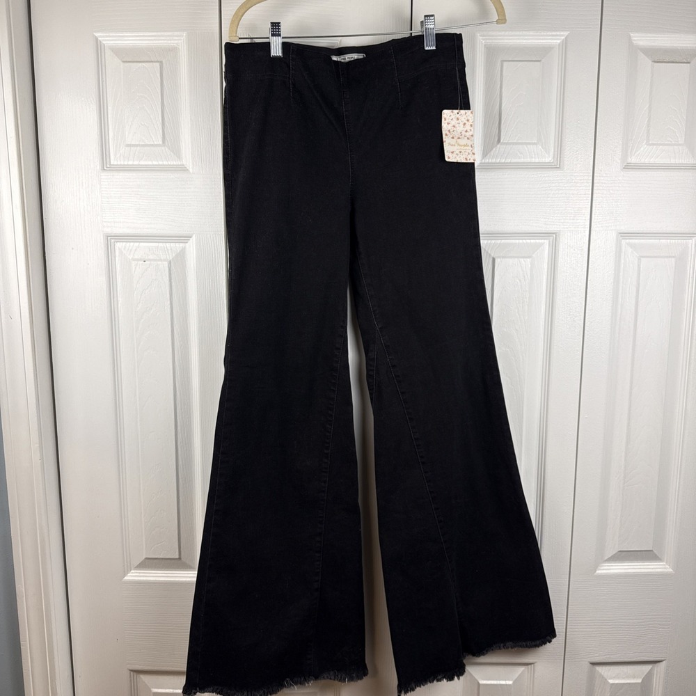 FREE PEOPLE We The Free Drapey A-Line Pull On Jeans Worn Black Flare Size 28 NWT